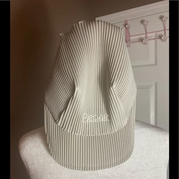 Issey Miyake pleats please cream hat - Picture 3 of 7